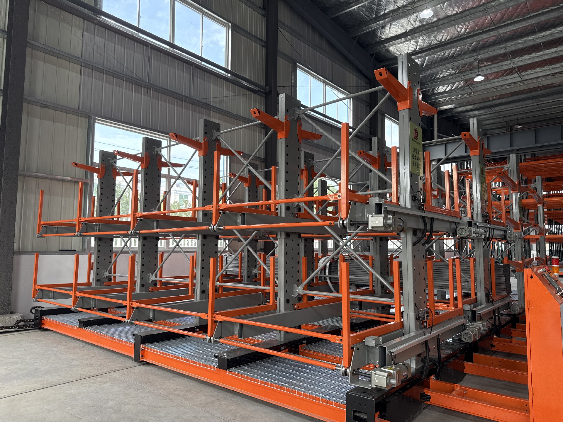 mobile roll out cantilever racking.jpg