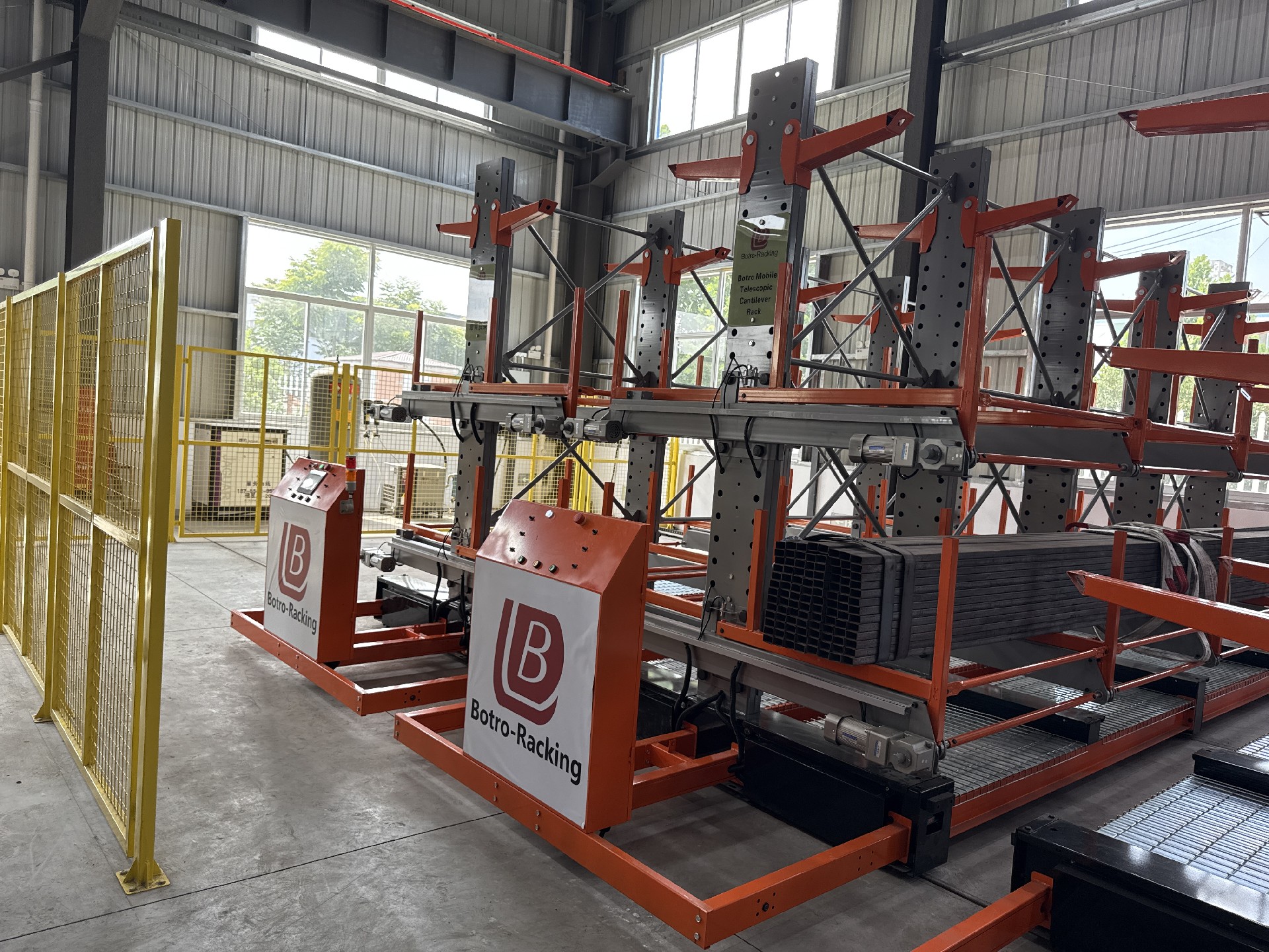 mobile roll out cantilever racking1.jpg