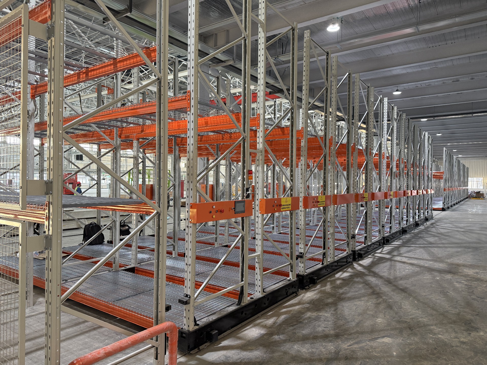 High density mobile racking in the new energy industry