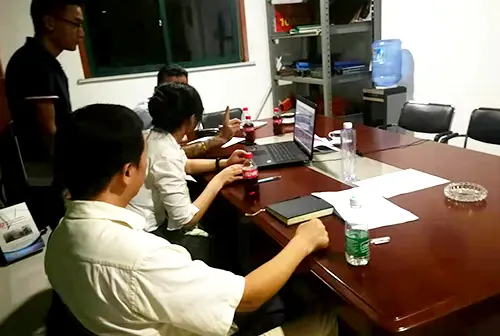 Group photo with partners of racking systems and hanging racks5